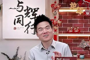 ?心情不佳！拉波尔塔与球迷合影后上车离开，全程表情严肃